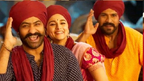 RRR: అమర వీరులను తలచుకుంటూ.. నెత్తురు మరిగితే ఎత్తర జెండా వీడియో సాంగ్.. గొంతు కలిపిన రాజమౌళి!