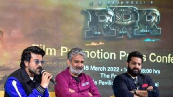 RRR: ఒకేసారి దూసుకొచ్చిన ఫ్యాన్స్.. జనాల నుంచి తప్పించుకోలేక ఇబ్బంది పడిన హీరోలు రాజమౌళి!