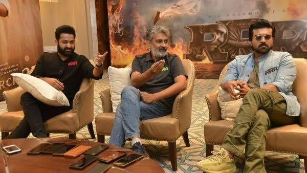 Ukraine War 85 ఏళ్ల వ్యక్తి గన్ పట్టుకొని.. గుండెను పిండేసే విషయాలు చెప్పిన తారక్, చెర్రీ, రాజమౌళి