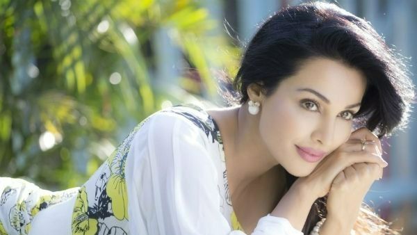 టాప్ లెస్ గా షాకిచ్చిన టాలీవుడ్ హీరోయిన్.. బాధలు ఉన్నాయని చెబుతూనే దారుణమైన పిక్!