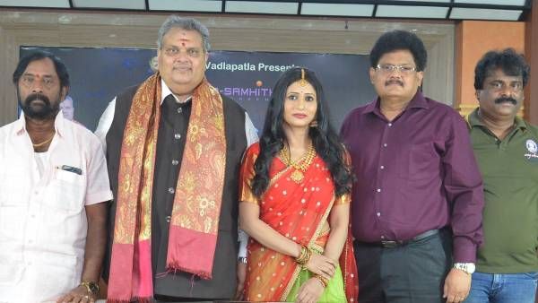 Narmada అమెరికా బ్యూటీ టాలీవుడ్ ఎంట్రీ.. నర్మదగా లీడ్ రోల్‌లో..