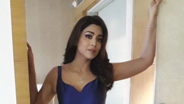 స్నానం చేస్తోన్న ఫొటోలు వదిలిన శ్రీయ: అలాంటి దుస్తుల్లో మరీ దారుణంగా!