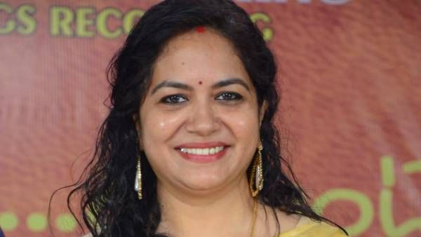 రికార్డుకు చేరువగా సింగర్ సునీత.. నీకు నాకు రాసుంటే కోసం 24 క్రాఫ్ట్ హ్యాండిల్ చేస్తున్న దర్శకుడు