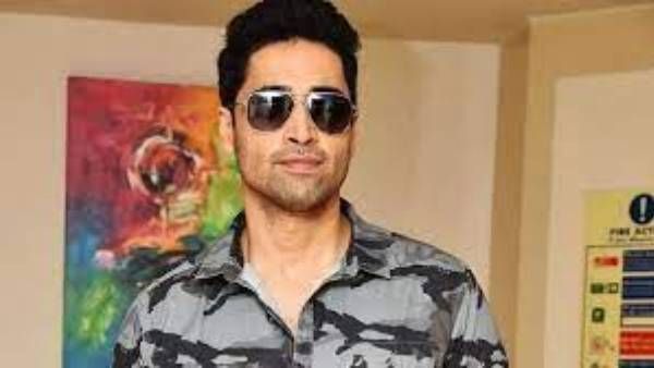 మేజర్ టికెట్ రేట్ల మీద నెటిజన్ ట్వీట్.. రెండు గంటల్లో రేట్లు తగ్గేలా చేసిన శేష్