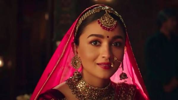 Alia Bhatt నువ్వే విషం అని మళ్ళీ జనాలను తాగమంటే ఎలా.. RRR బ్యూటీపై మరో కాంట్రవర్సీ?