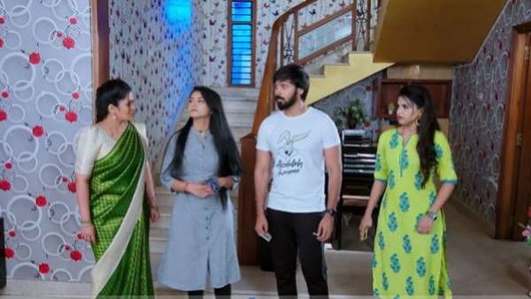 Karthika Deepam ఆమె ఊరమాస్.. తప్పుగా అంచనా వేశావు.. జ్వాలాను ముద్దు పెట్టుకొన్న సౌందర్య