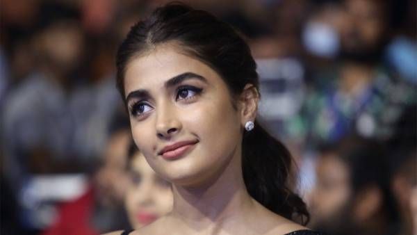 Pooja Hegde: మరో లక్కీ ఛాన్స్ కొట్టేసిన బుట్టబొమ్మ.. బాలీవుడ్ లో స్పెషల్ సాంగ్ కోసం భారీగా రెమ్యునరేషన్?