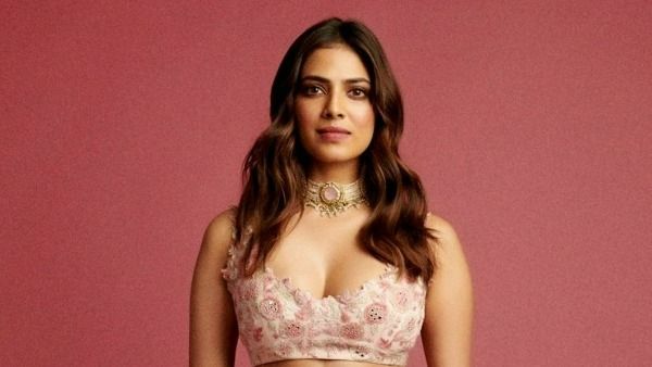 ఆ హీరోతో బెడ్ సీన్లు ఎన్నిసార్లు షూట్ చేశారు?.. దిమ్మతిరిగే సమాధానం ఇచ్చిన మాళవిక మోహనన్