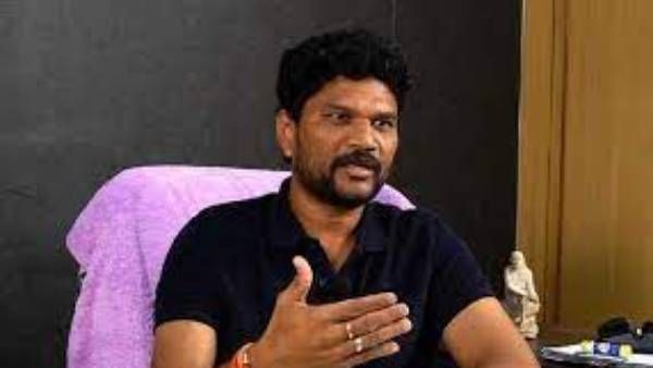 'సర్కారు వారి పాట'లో ఆ డైలాగ్ ఎఫెక్ట్.. బహిరంగ క్షమాపణలు చెప్పిన పరశురామ్!