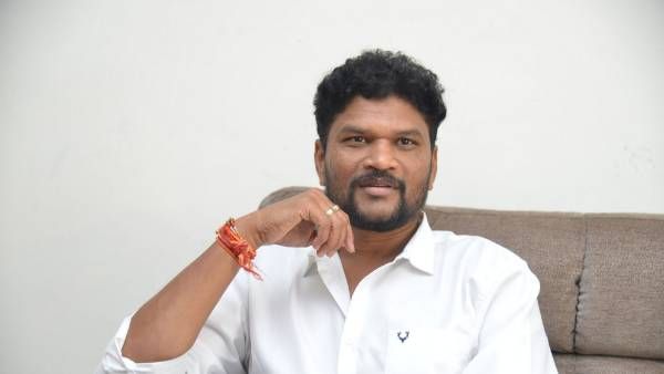 SVP పడక గదిలో కీర్తీ సురేష్‌పై మహేష్ బాబు కాలు.. అశ్లీలతపై దర్శకుడు పరుశురాం క్లారిటి