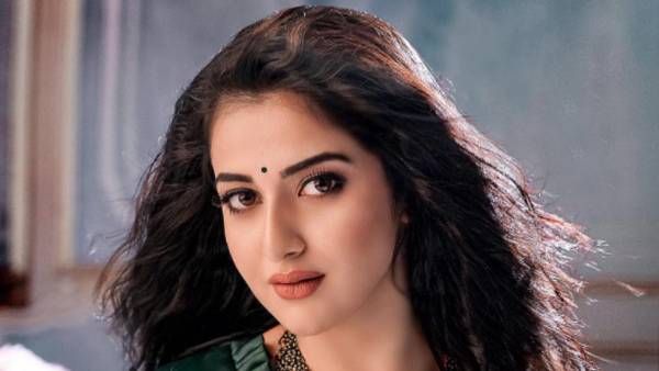 పుట్టిన రోజునే బాత్ రూమ్ లో శవమైన నటి.. హత్యా? ఆత్మహత్యా?