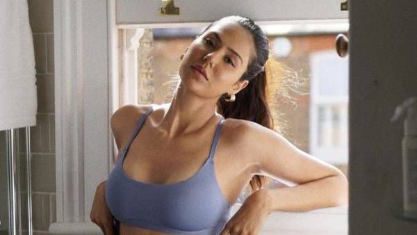 గుండె జారి గల్లంతయ్యేలా సోనమ్ గ్లామర్ ట్రీట్.. ఇలా కూడా అందాలు ఆరబోస్తారా?