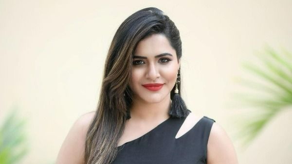 వైన్ తాగుతూ రెచ్చిపోయిన బిగ్ బాస్ భామలు: వాళ్లతో అతడు కూడా.. షాకిస్తోన్న వీడియో