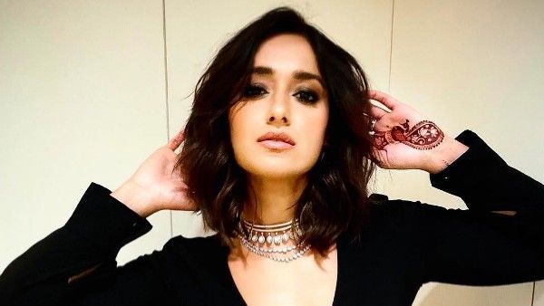 ఇలియానాను హాట్ ఫొటోలు అడిగిన నెటిజన్: సెగలు రేపే ఫొటోతో షాకిచ్చిన హీరోయిన్