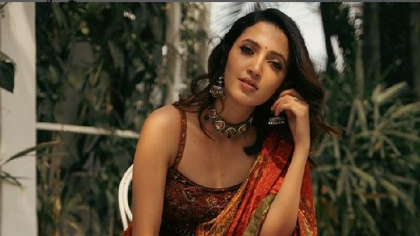 Neha Shetty : మత్తు కళ్ళతో కైపెక్కిస్తున్న డీజే టిల్లు భామ.. స్లీవ్ లెస్ డ్రెస్తో హాట్ ట్రీట్!