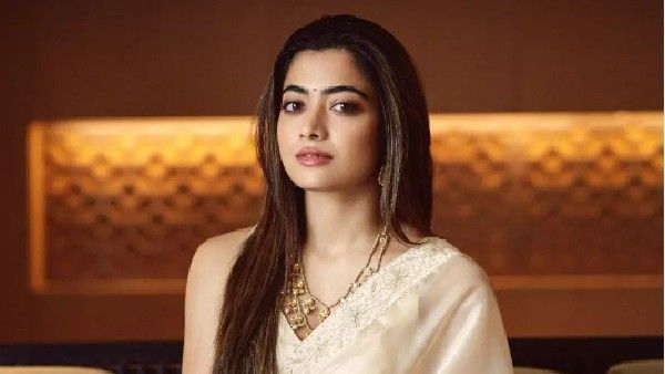 మరోసారి రష్మిక మందన్నా హాట్ ట్రీట్: ఎద భాగం కనిపించేలా ఘాటుగా!