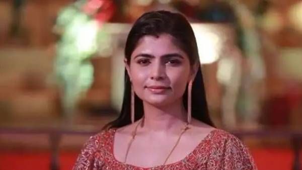 మగాళ్ళు ఆ ఫోటోలు పంపారు.. రిపోర్ట్ చేస్తే నా అకౌంటే లేపేశారు.. మళ్ళీ వార్తల్లోకి చిన్మయి!