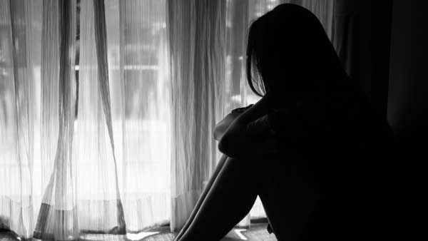 ఆ ప్రోగ్రాం డైరెక్టరే నా భర్త.. ఆమె కోసం రాచి రంపాన పెట్టాడు.. సూసైడ్ అటెంప్ట్ చేసిన నటి ఆరోపణలు!