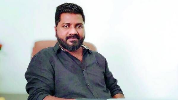 విరాటపర్వం తరువాత మరో విభిన్నమైన కథతో రాబోతున్న దర్శకుడు.. స్టార్ హీరో ఫిక్స్?