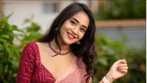 రోడ్డుపై దీప్తి సునైనా పరుగులు: పేరు మార్చుకున్న బ్యూటీ.. సీక్రెట్ త్వరలో రివీల్ చేస్తానంటూ!