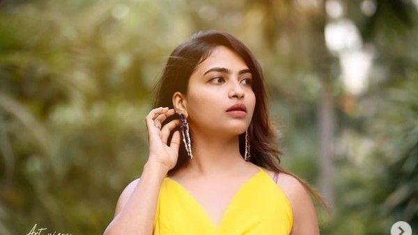 హాట్ సెల్ఫీతో షాకిచ్చిన దేత్తడి హారిక: అసలు ఇది డ్రెస్సేనా.. చూస్తే అవాక్కవుతారు!