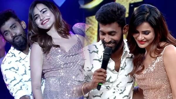 స్టేజ్ పైనే అషురెడ్డికి లవ్ ప్రపోజ్ చేసిన కమెడియన్ హరి.. గుండెని గులాబీలా మార్చి!