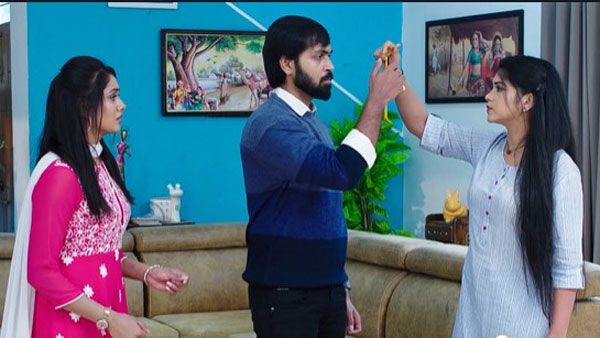 Karthika Deepam మెడలో కట్టు.. నిరుపమ్ చేతికి తాళి ఇచ్చిన శౌర్య! హిమ ముందు హైడ్రామా!