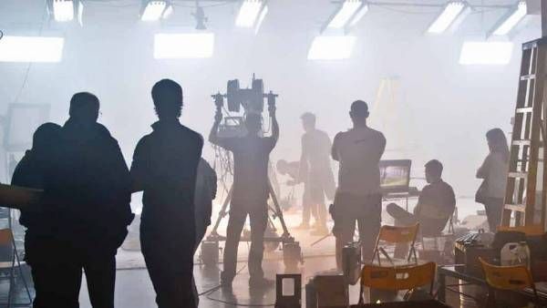 టాలీవుడ్ ఇండస్ట్రీలో మరో సమ్మె.. స్టార్స్ రెమ్యునరేషన్స్ కు బ్రేక్ వేసేందుకు బిగ్ ప్లాన్!