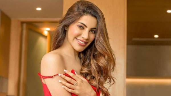 మళ్ళీ కరోనా టెన్షన్..నాకు పాజిటివ్ వచ్చింది.. మీరు జాగ్రత్త అంటున్న టాలీవుడ్ హీరోయిన్