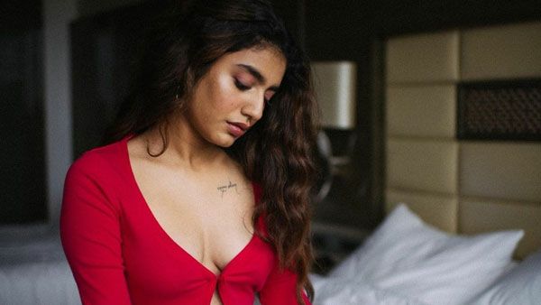 Priya Prakash Varrier: కనుసైగతో సెన్సేషన్ చేసిన ఆ అమ్మాయి.. బెడ్ పై తొలిసారిగా బోల్డ్ లుక్