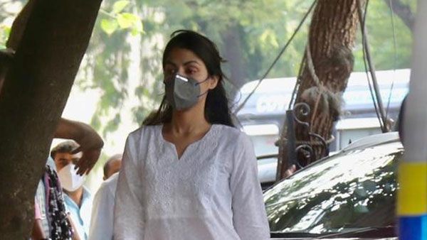 డ్రగ్స్ కేసులో రియాపై ఎన్‌సీబీ చార్జిషీట్‌, .. పదేళ్లు జైలు శిక్ష?