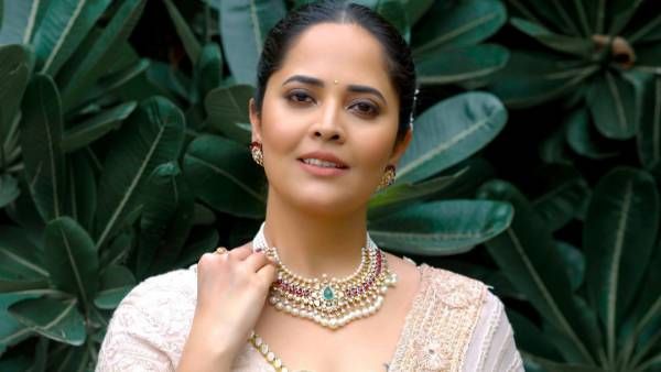 Anasuya Bharadwaj: నాభి అందాలతో అనసూయ హాట్​ షో.. ఆంటీ అన్నవాళ్లకు సమాధానామా?