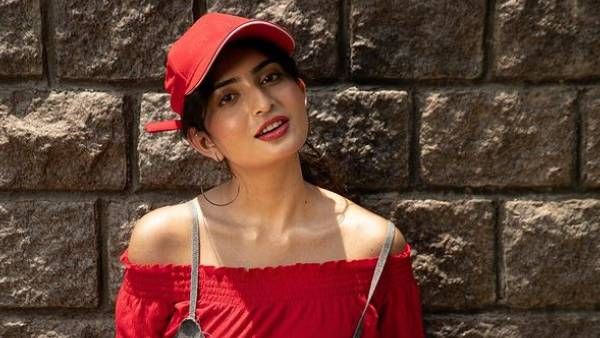 ఊహించని విధంగా అనన్య నాగళ్ల హాట్ షో: ఈ వీడియోలో ఆమెను చూశారంటే!