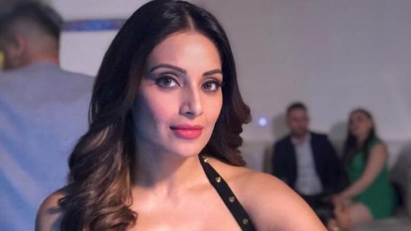 Bipasha Basu: 43 ఏళ్ళ వయసులో తల్లి కాబోతున్న మహేష్ హీరోయిన్.. బేబీ బంప్ ఫొటోలు రిలీజ్!
