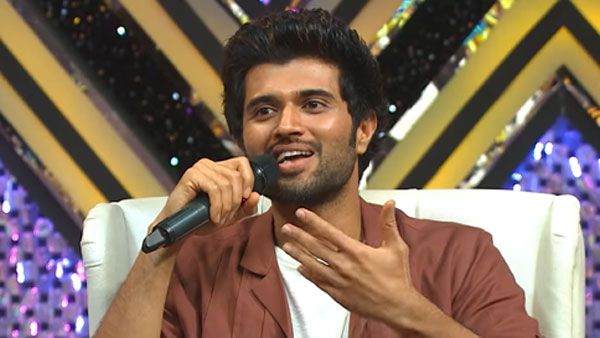 DANCE IKON: కష్టాల్లో ఉన్న డ్యాన్సర్ కోసం విజయ్ సాయం.. ఏం కావాలన్నా తీసుకో అంటూ...