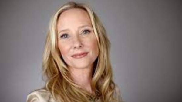 Anne Heche: కారు ప్రమాదంలో హాలీవుడ్ నటి మృతి.. వారం రోజులు ప్రాణాలతో పోరాడుతూ..