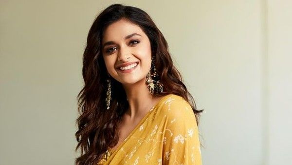 హాట్ షోతో షాకిచ్చిన కీర్తి సురేష్: ఆమెనిలా ఎప్పుడూ చూసుండరు!