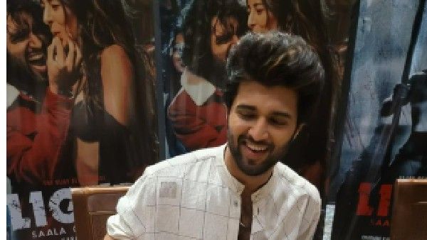 Liger: కంచమేంటి ఇంతుంది.. వామ్మో విజయ్ ముందు బిగ్గెస్ట్ భోజనం!