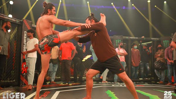 Liger సాలీడ్ అడ్వాన్స్ బుకింగ్స్.. విజయ్ కెరీర్ లోనే న్యూ రికార్డ్!