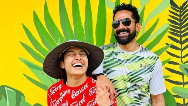 బిగ్ బాస్ బ్యూటీ పూజ రామచంద్రన్ అరాచకం.. స్విమ్మింగ్ పూల్ పక్కనే భర్తతో అలా..!