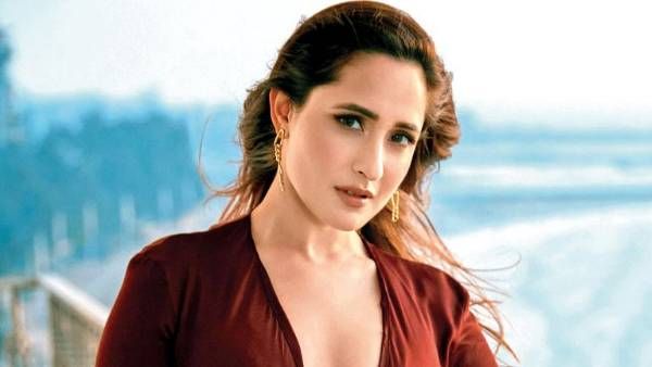 Pragya Jaiswal: మరోసారి బికినీ సైజ్ తగ్గించిన అఖండ హీరోయిన్.. మైండ్ బ్లోయింగ్ స్టిల్