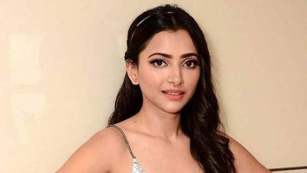 Shweta Basu Prasad: కొత్త బంగారు లోకం హీరోయిన్.. ఈసారి అరాచకమైన ఫొటో వదిలిందిగా..