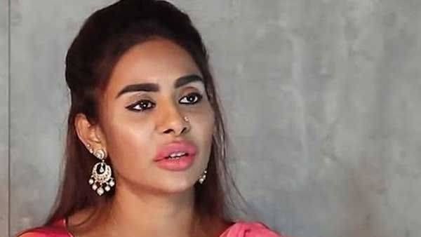 Sri Reddy: లైగర్​ మూవీపై శ్రీరెడ్డి రివ్యూ​.. అంత హైప్​ అవసరమా అంటూ..