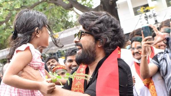 Allu Arjun: గణేష్ నిమజ్జనం వేడుకలో అల్లు అర్జున్.. కూతురితో కలిసి సందడిగా.. ఫొటోస్ వైరల్