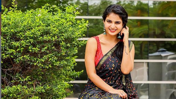 Ananya Nagalla ఎద అందాల జాతర: చీర ఉన్నా పరువాలు దాగట్లేదుగా!