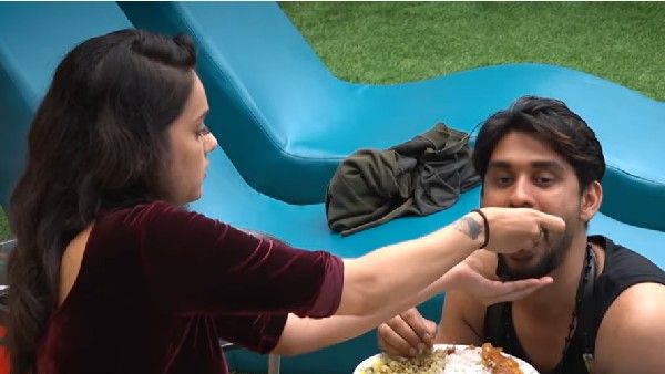 Bigg Boss Telugu 6: అర్జున్ కు అన్నం తినిపించిన శ్రీ సత్య.. ఆర్జే సూర్య లేడి గెటప్..