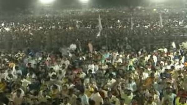 GodFather Pre release event Live ఇసుక వేస్తే రాలనంత జనం.. ఫ్యాన్స్‌కు పోలీసులు వార్నింగ్!