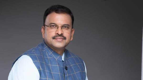 JD Lakshminarayana టాలీవుడ్ ఎంట్రీ.. భీమదేవరపల్లి బ్రాంచ్‌లో పవర్‌ఫుల్ పాత్రలో..!