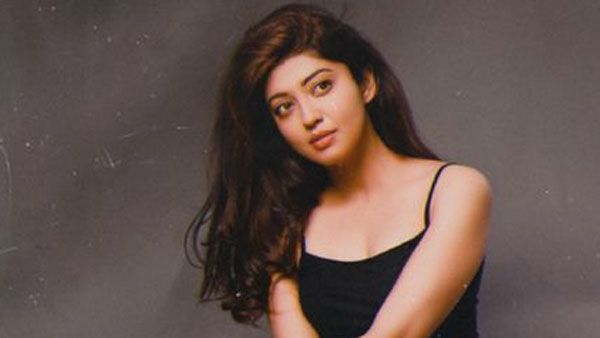 డెలివరీ తర్వాత తొలిసారి బికినీలో ప్రణిత: మరీ ఇంత దారుణంగా చూపిస్తారా!