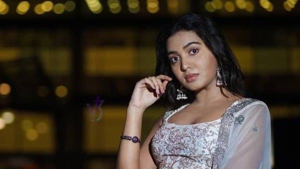 క్లీవేజ్ షోతో కాకరేపుతోన్న శివాత్మిక: అబ్బో టాప్ అందాలతో అరాచకం!